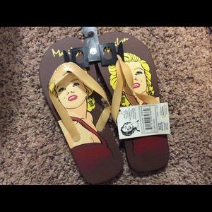 New Marilyn Monroe flip flops  - fun style  S 5-6